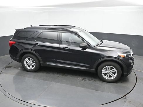 Used 2020 Ford Explorer XLT w/ Equipment Group 202A AWD/4WD image 30