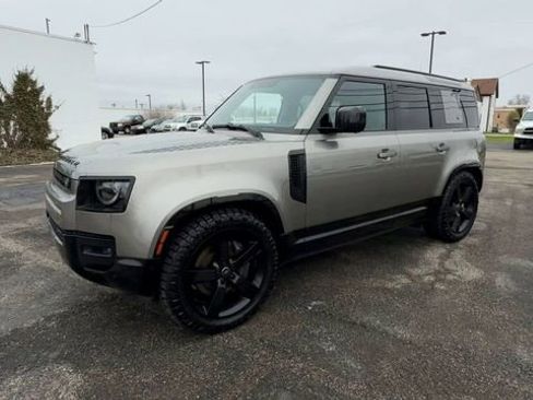 Used 2023 Land Rover Defender 110 X-Dynamic SE AWD/4WD image 4