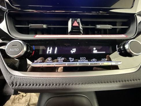 Used 2024 Toyota Corolla SE w/ Convenience Package image 12