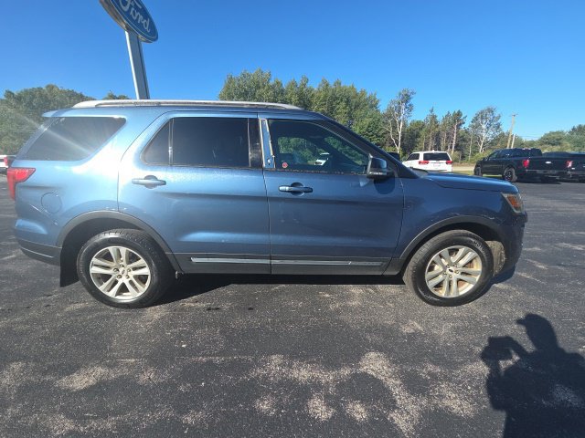 Used 2018 Ford Explorer XLT w/ XLT Technology Feature Bundle AWD/4WD image 2