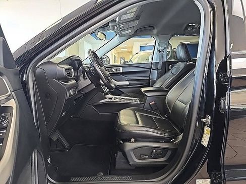 Used 2020 Ford Explorer XLT w/ Equipment Group 202A AWD/4WD image 12