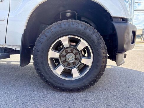 Used 2011 Ford F250 Lariat w/ Chrome Pkg image 34