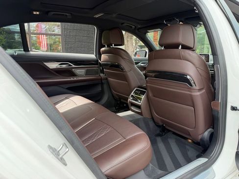 Used 2021 BMW 750i xDrive w/ M Sport Package AWD/4WD image 39