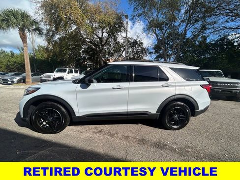 New 2026 Ford Explorer Active RWD image 7