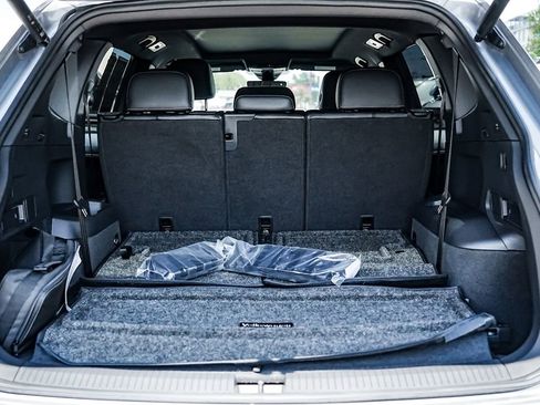 Used 2024 Volkswagen Tiguan SE R-Line image 28