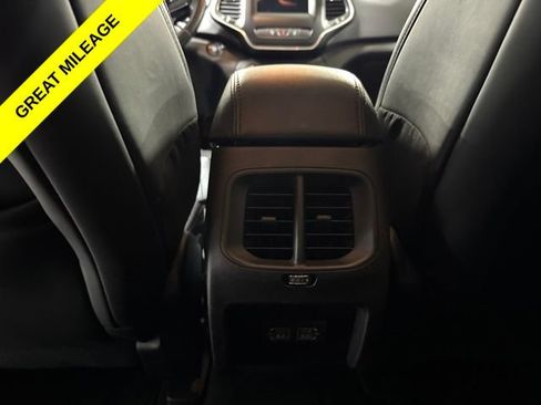 Certified 2021 Jeep Cherokee Latitude Plus AWD/4WD image 28