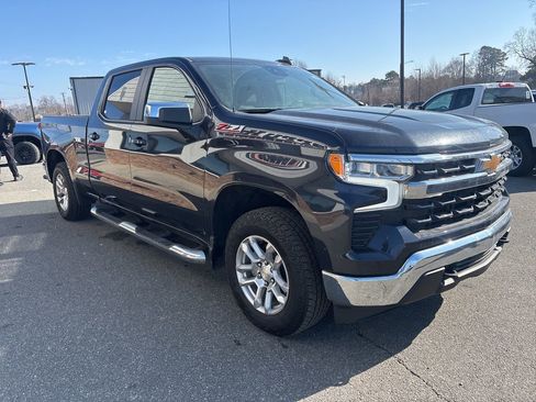 Used 2024 Chevrolet Silverado 1500 LT w/ Z71 Off-Road Package image 9