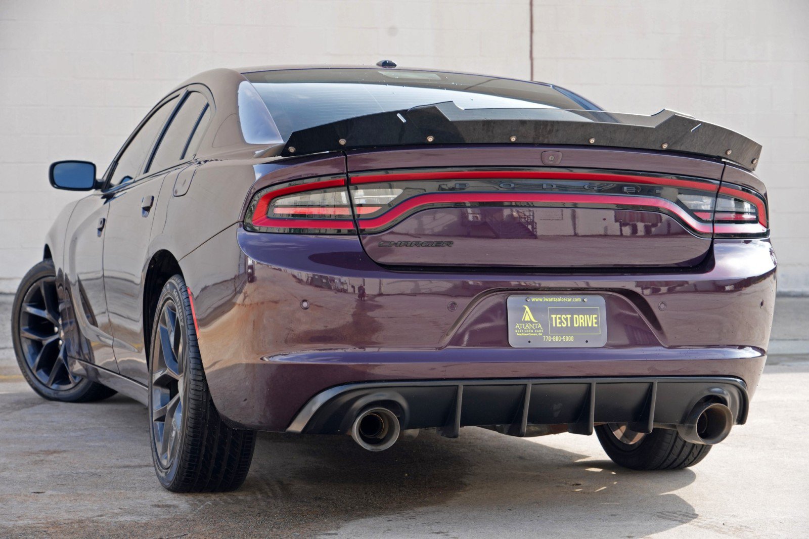Used 2020 Dodge Charger SXT w/ Blacktop Package RWD image 5