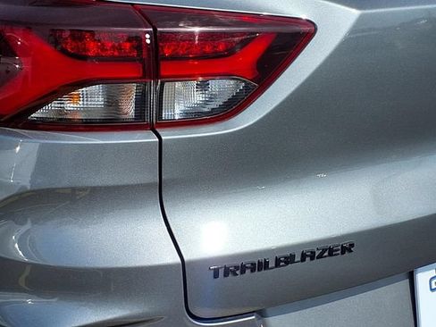 Used 2023 Chevrolet TrailBlazer RS w/ Sun and Liftgate Package FWD image 26
