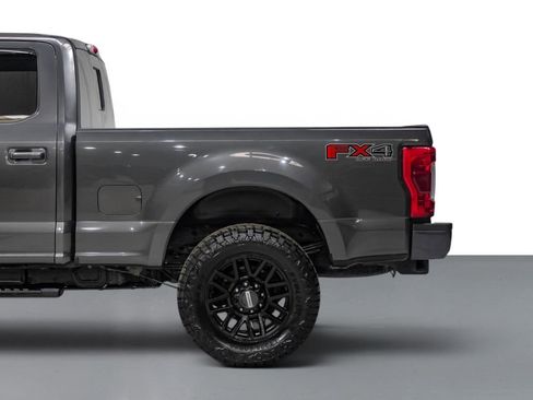 Used 2019 Ford F250 Lariat w/ Lariat Ultimate Package AWD/4WD image 11