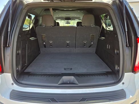 Used 2023 GMC Yukon XL SLE w/ Gmc Pro Safety Plus Package RWD image 13