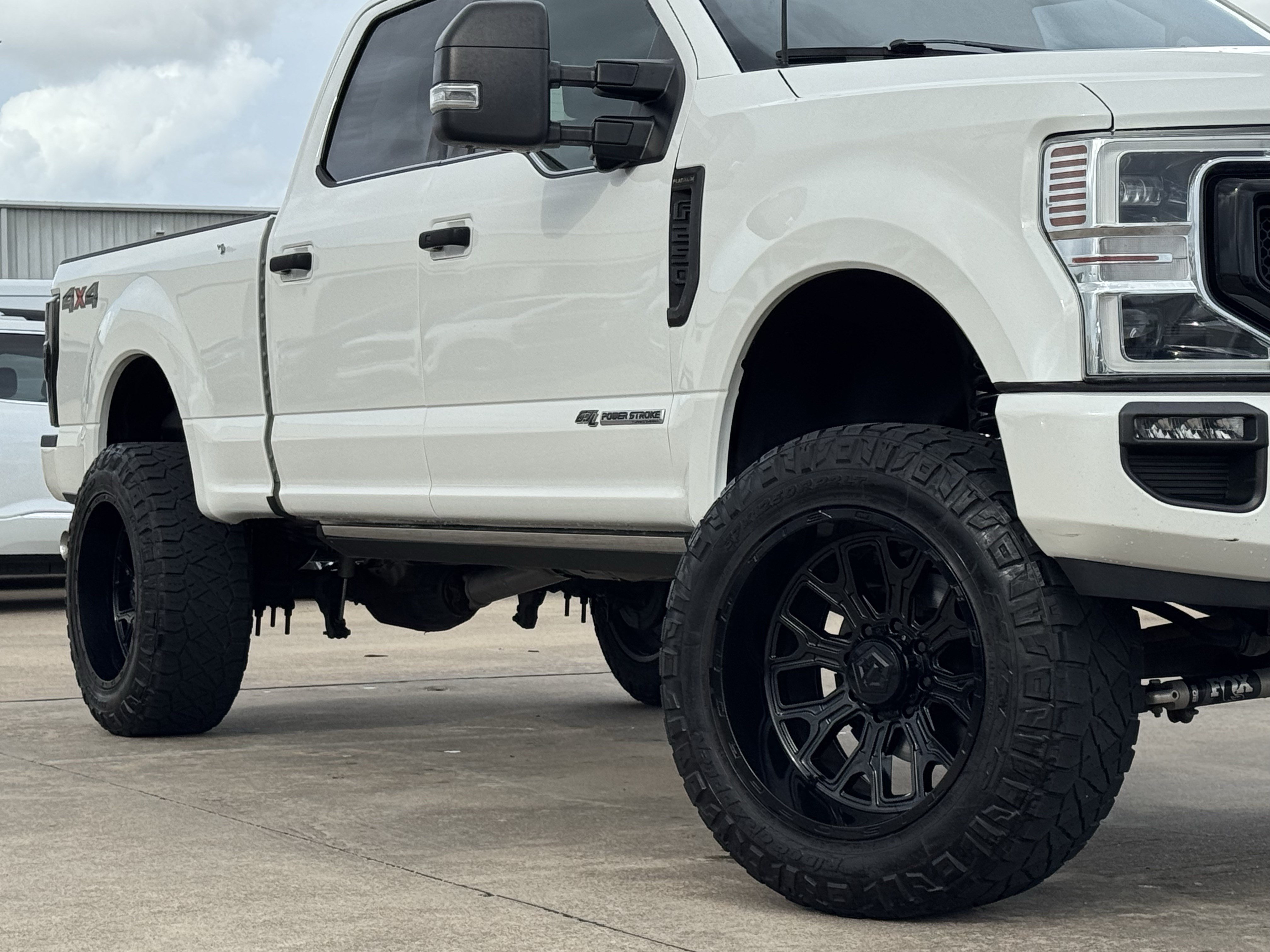 Used 2022 Ford F250 Platinum AWD/4WD image 3
