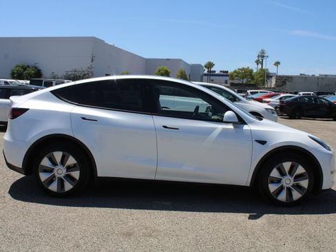 Used 2023 Tesla Model Y Long Range AWD/4WD image 3