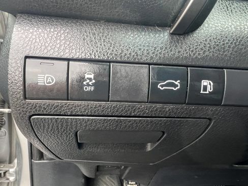 Used 2018 Toyota Camry SE w/ Convenience Package FWD image 16