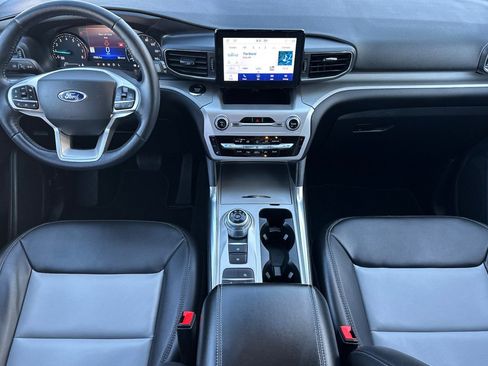 Used 2022 Ford Explorer XLT w/ Equipment Group 202A image 12