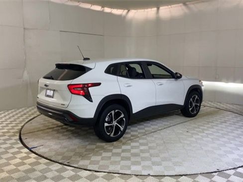 Used 2024 Chevrolet Trax RS image 8