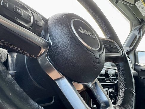 Used 2018 Jeep Wrangler Unlimited Sahara w/ Dual Top Group AWD/4WD image 19