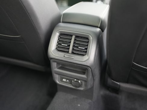 Used 2022 Volkswagen Tiguan SE R-Line image 30