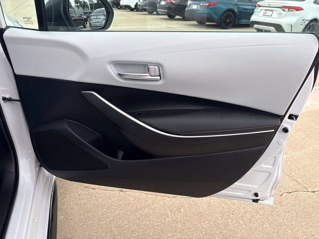 Certified 2025 Toyota Corolla SE w/ SE Premium Package FWD image 22