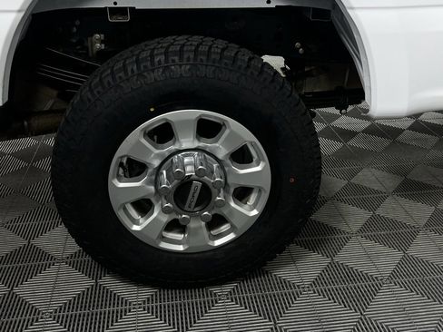 Used 2024 Ford F350 XLT w/ FX4 Off-Road Package image 12