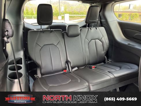 New 2026 Chrysler Pacifica Select image 21