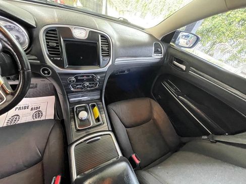 Used 2019 Chrysler 300 Touring w/ Sport Appearance Package RWD image 10