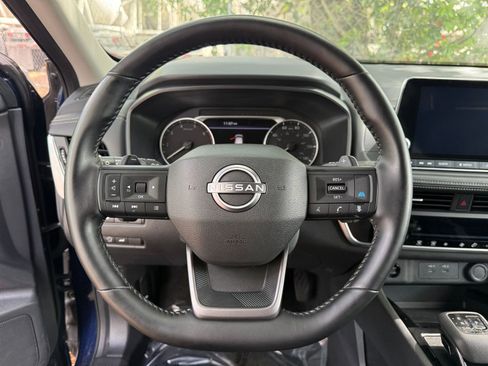 Used 2025 Nissan Rogue SV FWD image 27