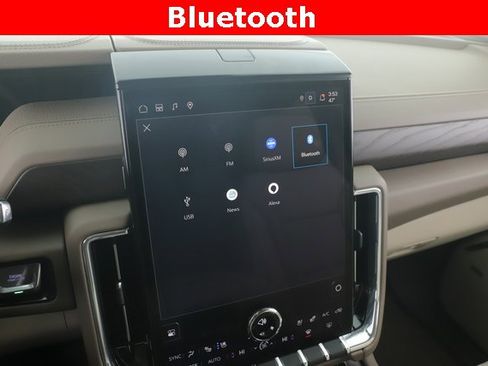 Used 2025 GMC Yukon Denali w/ Sun & Power Step Package image 27