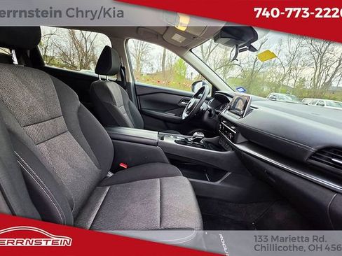 Used 2024 Nissan Rogue SV FWD image 27