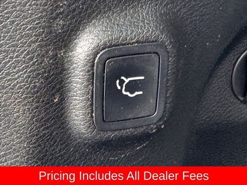 Used 2019 Jeep Cherokee Limited FWD image 11
