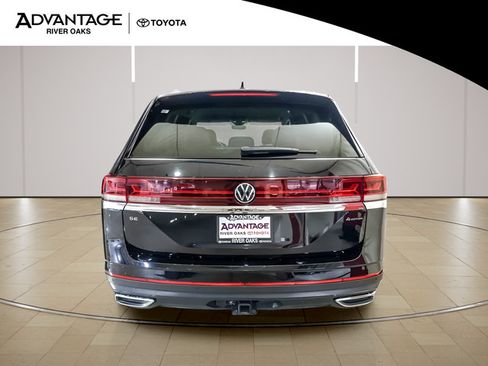 Used 2025 Volkswagen Atlas SE AWD/4WD image 6