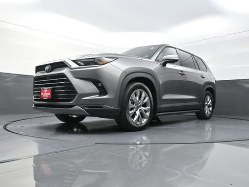 Used 2026 Toyota Grand Highlander Limited AWD/4WD image 19