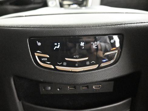 Used 2020 Cadillac Escalade ESV Platinum image 29