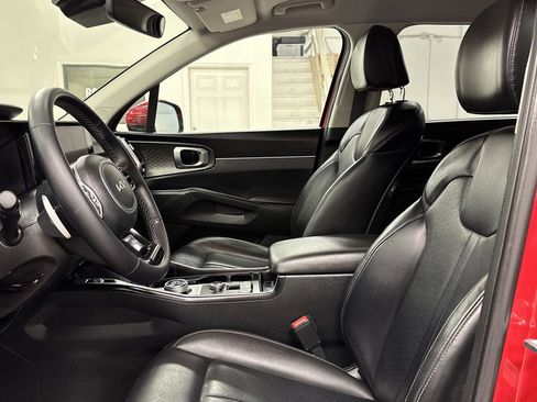 Used 2023 Kia Sorento EX image 4
