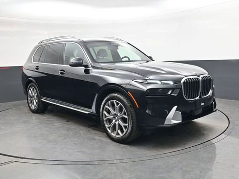 Used 2023 BMW X7 xDrive40i image 2