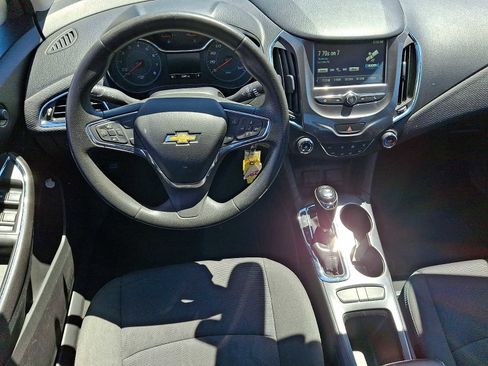 Used 2017 Chevrolet Cruze LT FWD image 11