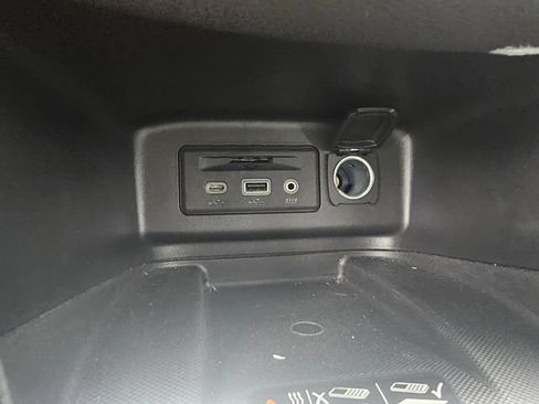 Used 2024 Chevrolet Equinox Premier FWD image 21