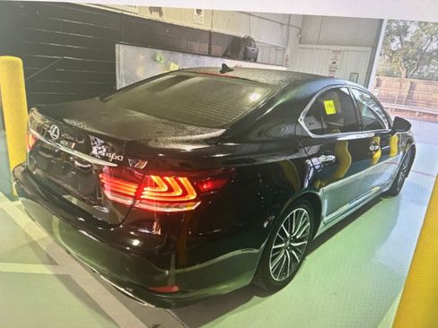Used 2013 Lexus LS 460 w/ F-Sport Pkg RWD image 5