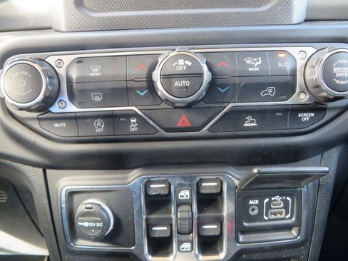 Used 2021 Jeep Wrangler Unlimited Sahara AWD/4WD image 16