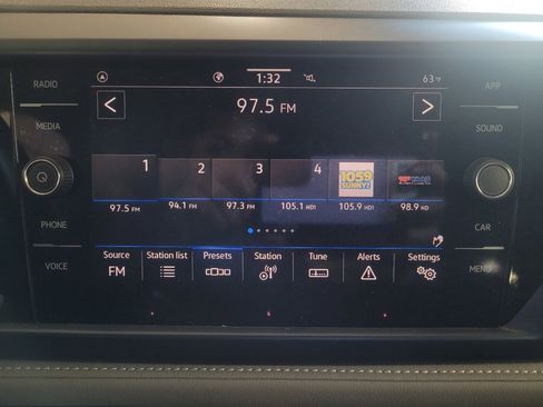 Used 2024 Volkswagen Taos SE image 25