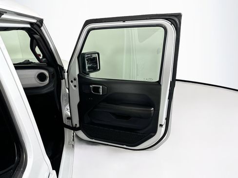 Used 2025 Jeep Wrangler Sahara w/ Safety Group image 33