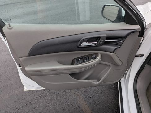 Used 2015 Chevrolet Malibu LT FWD image 12