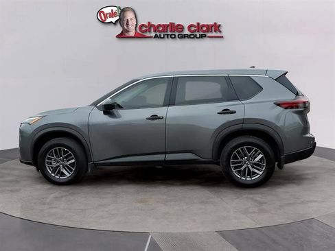 Used 2025 Nissan Rogue S image 2