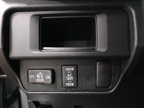 Used 2016 Toyota Tacoma TRD Sport w/ Towing Package image 28