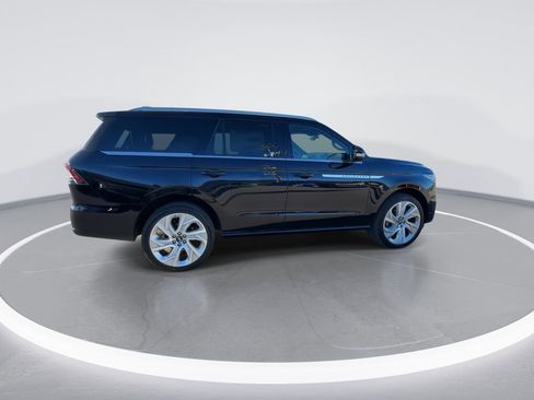 New 2025 Lincoln Navigator Reserve AWD/4WD image 9