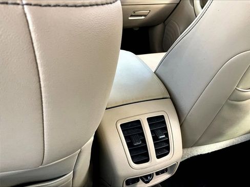 Used 2018 Ford Taurus Limited image 28