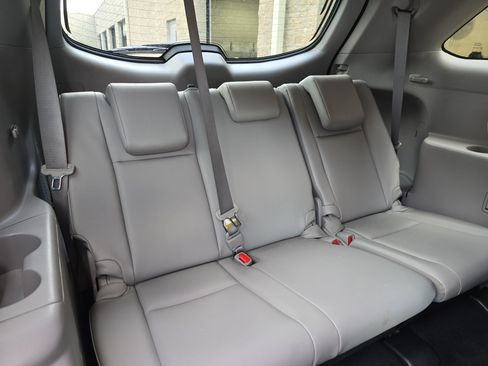 Used 2019 Toyota Highlander XLE AWD/4WD image 12