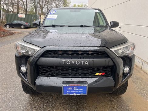 Used 2018 Toyota 4Runner SR5 AWD/4WD image 2