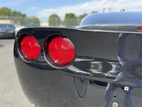 Used 2005 Chevrolet Corvette Coupe w/ Preferred Equipment Group RWD image 9