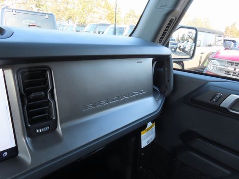 New 2025 Ford Bronco 4-Door image 11